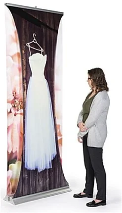 Retractable 3D Effect Banner Stand, Custom Graphic, Curved Front Panel - Silver -UZI Business Furniture Shop drbspc3479.ra2 preview