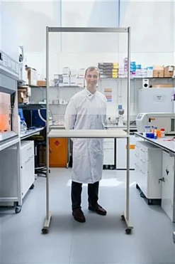 Floor Standing Sneeze Shield W/ Counter & Slot, Wheels - Clear -UZI Business Furniture Shop smsfssc35.ra3 preview